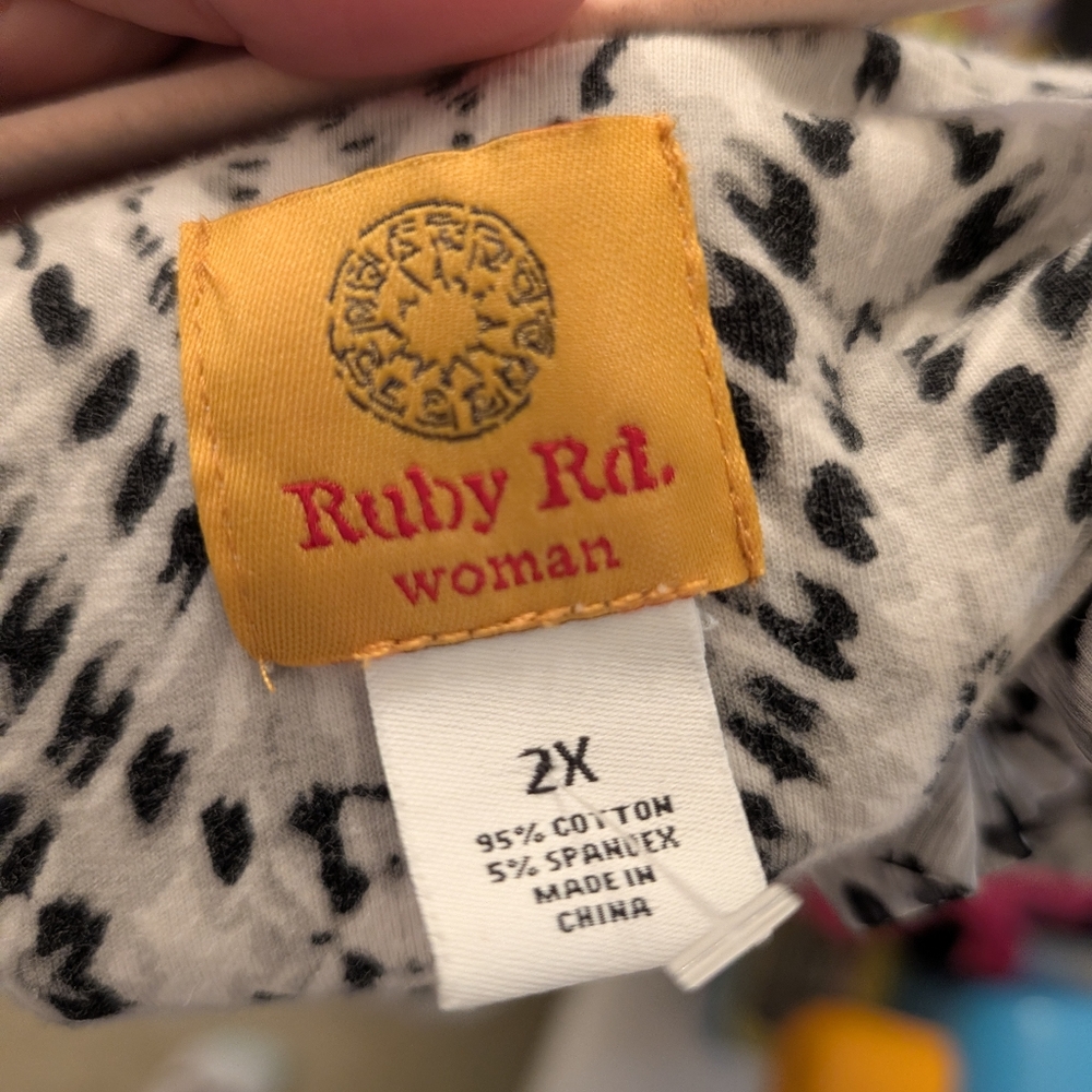 Ruby Rd. Black And Gray Abstract Blouse Size 2x - Picture 3 of 4